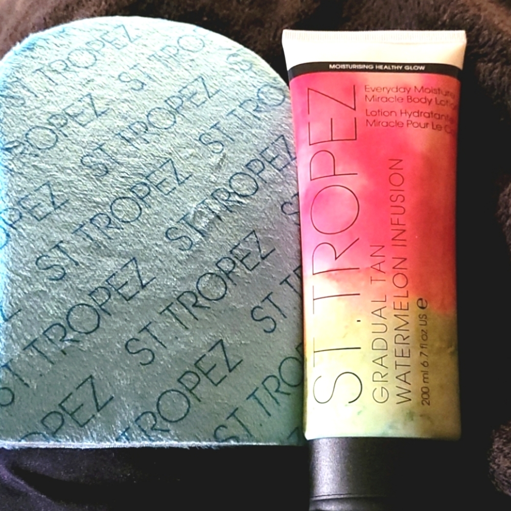 St. Tropez moisturizing tanner and mit